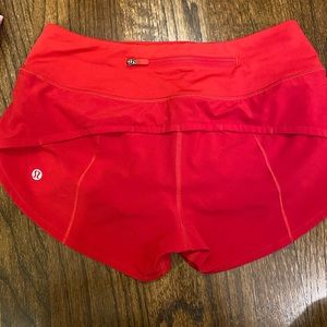 red lululemon 2.5” inseam